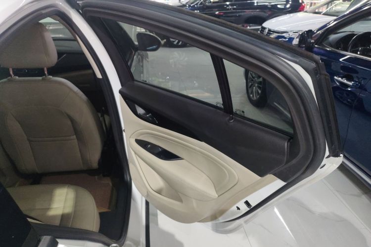 别克 君威 2020款 552T 精英型中控内饰45