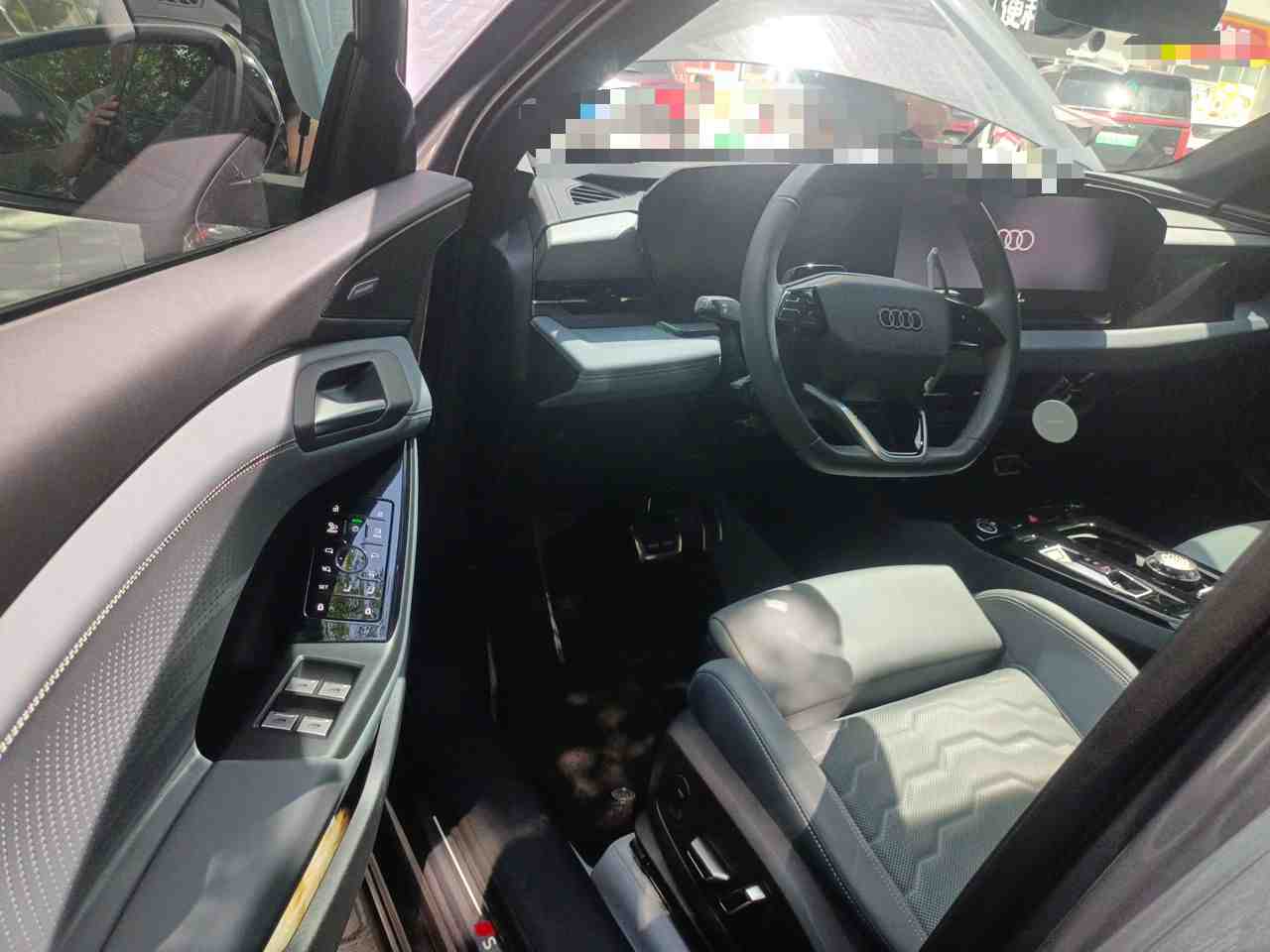 奥迪Q6L e-tron驾驶位内饰