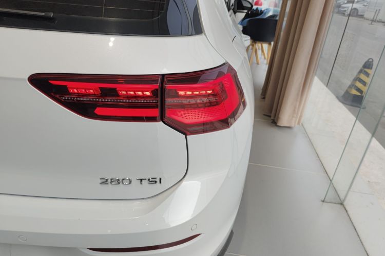 大众 高尔夫 2023款 改款 280TSI DSG R-Line Lite车身外观9