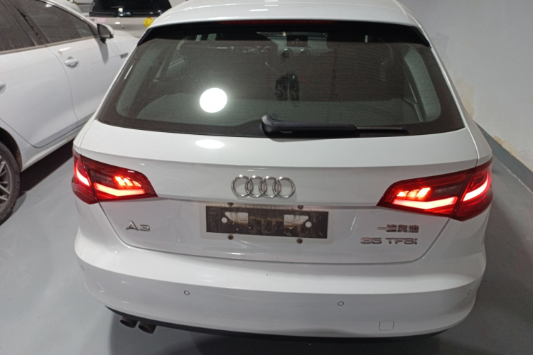 奥迪A3 2015款 Sportback 35 TFSI 百万纪念智领型车身外观6