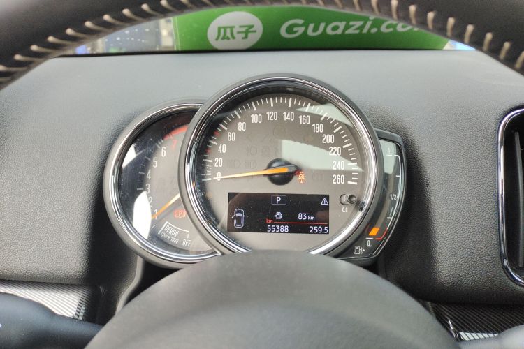 MINI Countryman 2019款 1.5T COOPER ALL4 艺术家周末旅行版局部细节14