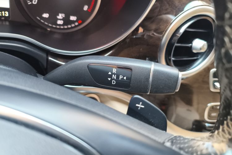 奔驰V级 2018款 V 260 尊贵版 国V中控内饰18