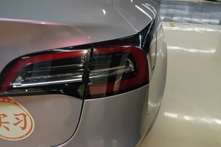 特斯拉 Model 3 2021款 标准续航后驱升级版 3D6车身外观9