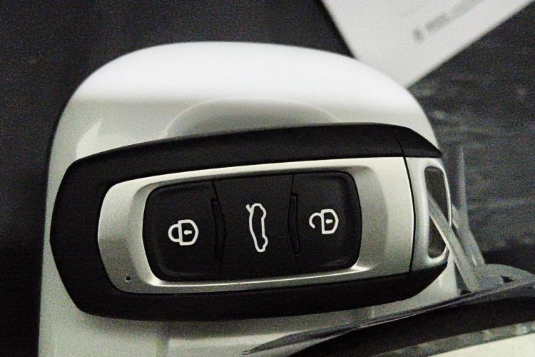 吉利银河 2025款 210km 熊猫卡丁中控内饰7001