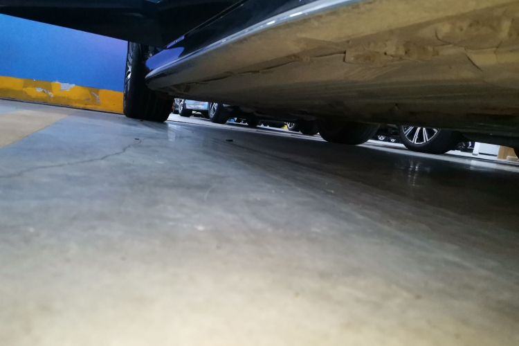 奔驰C级 2024款 C 200 L 运动版局部细节9001