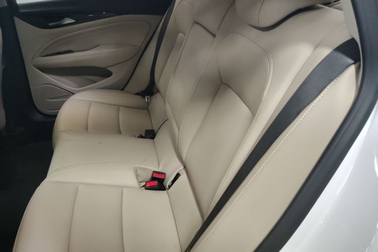 别克 君威 2020款 552T 精英型中控内饰21