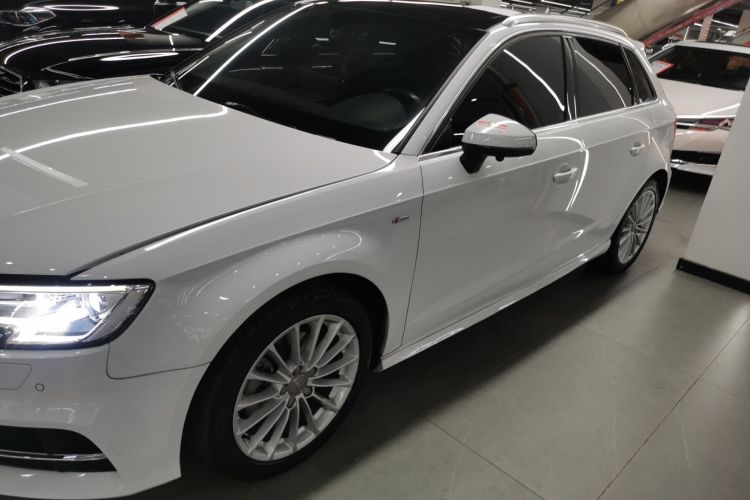 奥迪A3 2018款 30周年年型 Sportback 35 TFSI 时尚型车身外观4