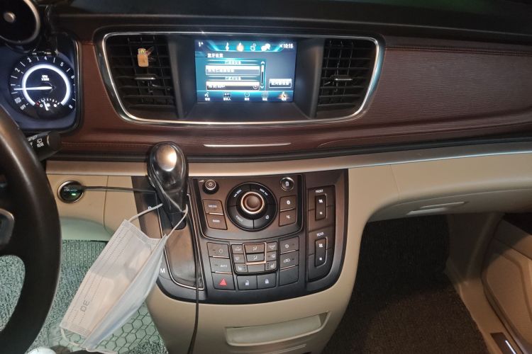 别克GL8 2017款 25S 尊贵型 国V中控内饰16