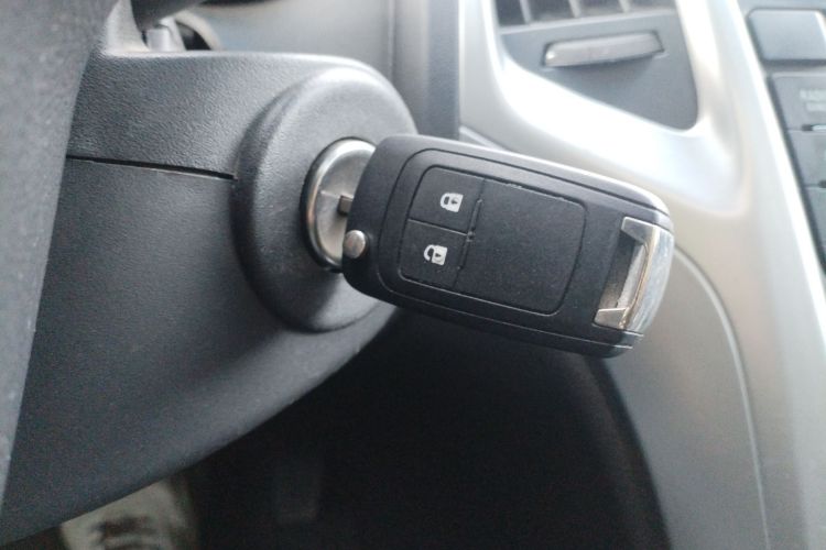 别克 英朗 2014款 XT 1.6L 自动时尚版中控内饰11