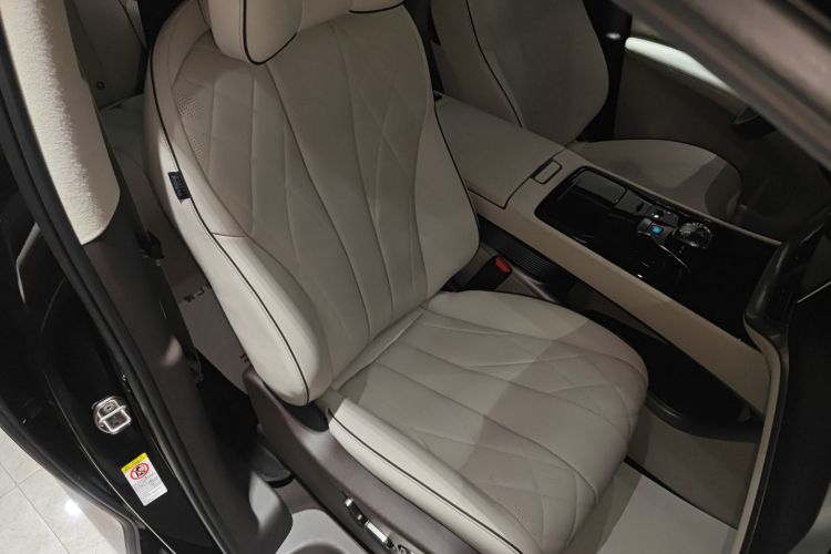 腾势D9 2024款 DM-i 980 四驱旗舰型局部细节41