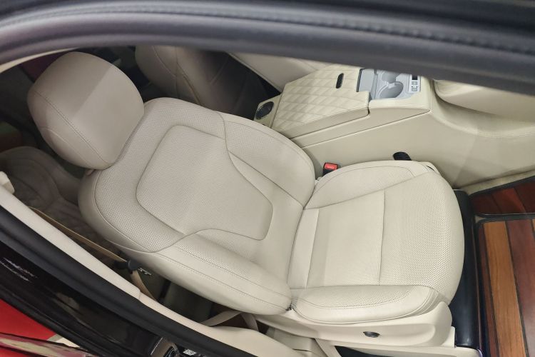 奔驰V级 2018款 V 260 领航版 国VI局部细节41