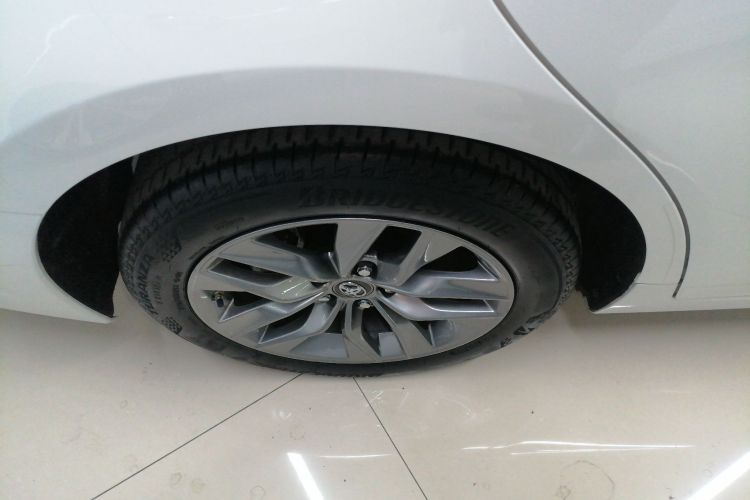 丰田 亚洲龙 2019款 2.0L 进取版 国VI车身外观6008