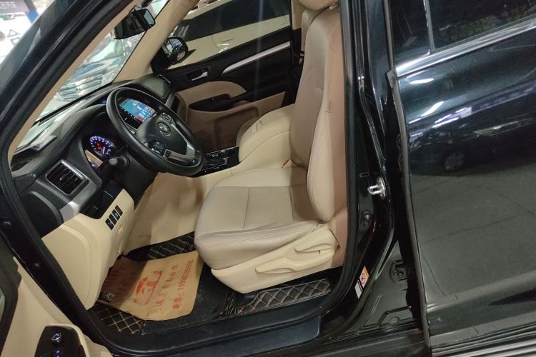 丰田 汉兰达 2018款 2.0T 两驱精英版 5座 国V中控内饰19