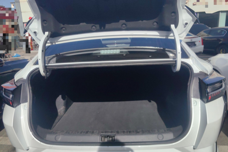 东风风神 奕炫 2024款 1.5L 自动劲速版机舱底盘23