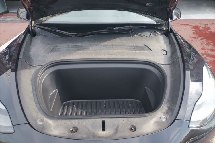 特斯拉 Model Y 2022款 Performance高性能全轮驱动版机舱底盘24