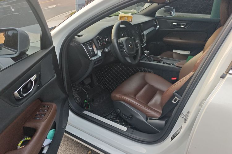 沃尔沃S60 2021款 T4 智逸豪华版中控内饰7003