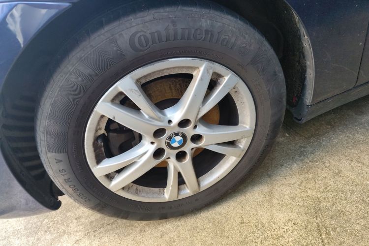 宝马2系旅行车 2016款 218i 领先型车身外观35