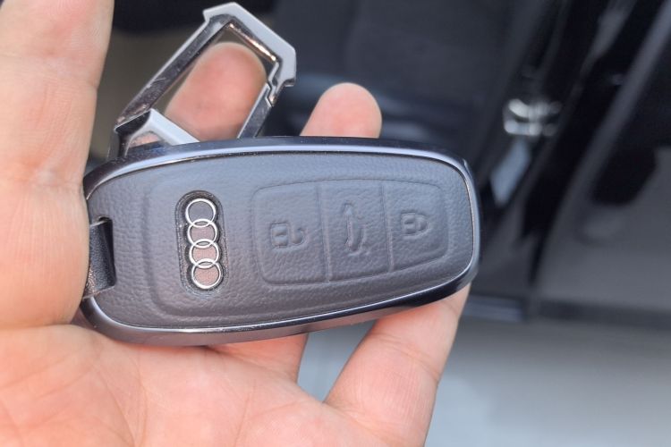 奥迪A6L 2023款 改款 55 TFSI quattro 尊享动感型中控内饰11