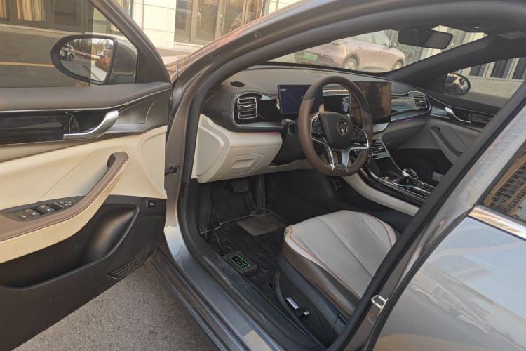 比亚迪 秦PLUS 2023款 冠军版 DM-i 120KM卓越型中控内饰7003