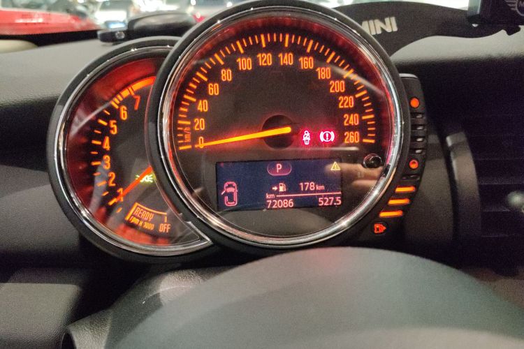 MINI 2016款 1.2T ONE 先锋派局部细节14