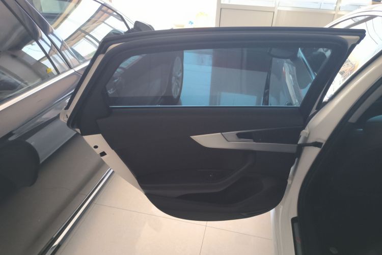 奥迪A4L 2023款 40 TFSI 时尚动感型中控内饰49