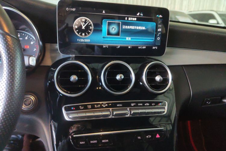 奔驰C级 2019款 C 260 运动版 4MATIC中控内饰16