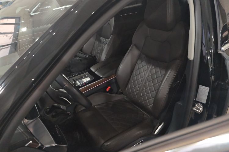 奥迪A8 2021款 A8L 55 TFSI quattro 豪华型中控内饰19