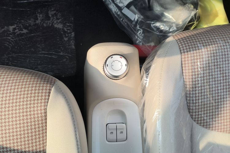 五菱汽车 宏光MINIEV 2024款 第三代 215km 青春版中控内饰18