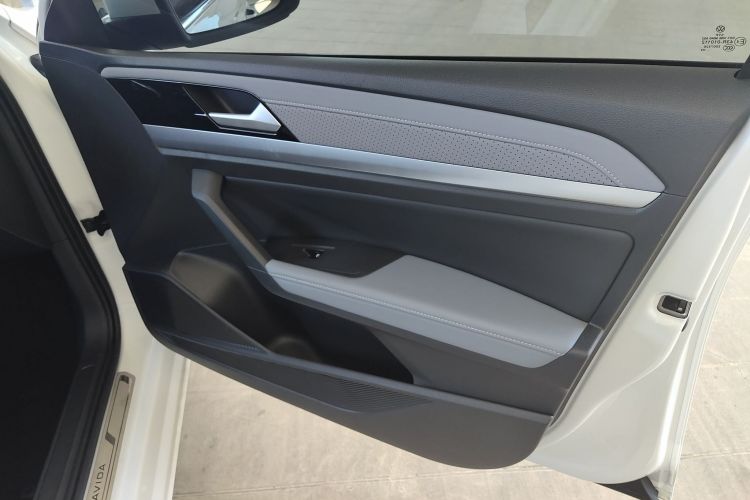 大众 朗逸 2023款 300TSI DSG满逸版中控内饰7005