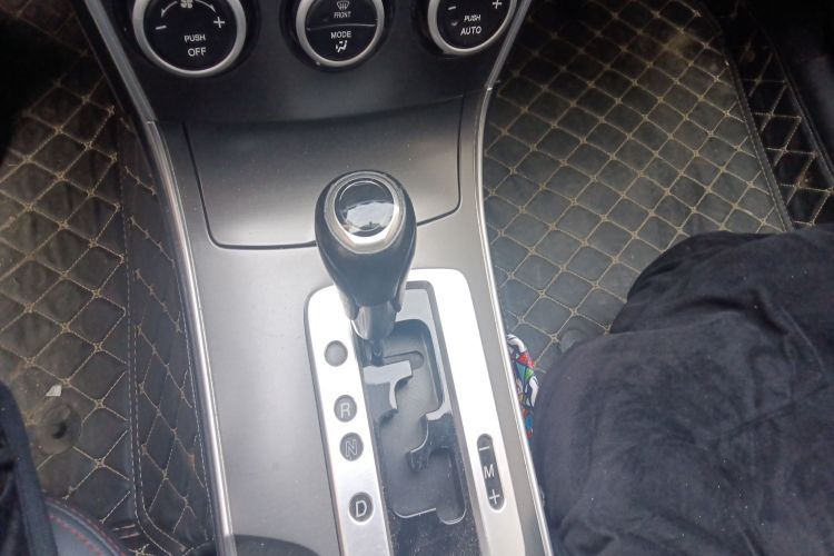 马自达6 2013款 2.0L 自动时尚型中控内饰18