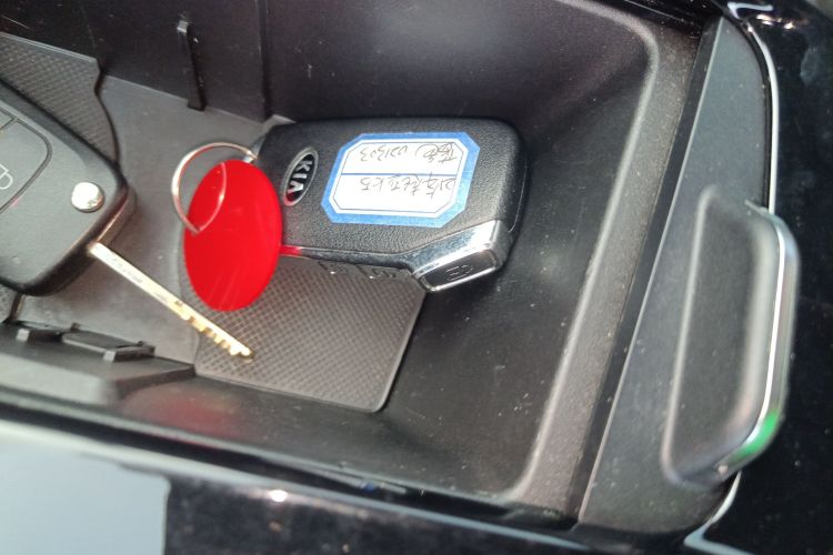 起亚K5 2020款 270T CVVD 豪华科技版中控内饰11