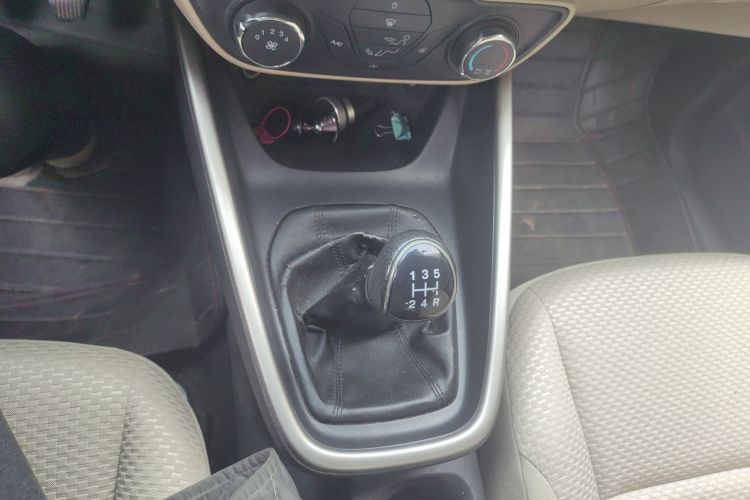 福特 福睿斯 2015款 1.5L 手动舒适型中控内饰18