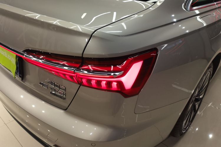 奥迪A6L 2019款 45 TFSI 臻选致雅型车身外观9