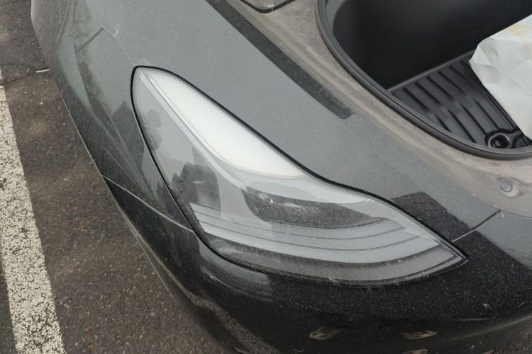 特斯拉 Model Y 2021款 标准续航后驱版车身外观8