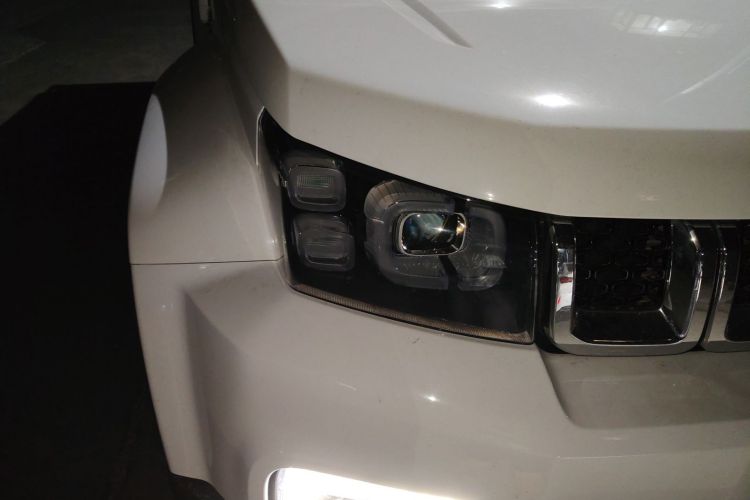 北京越野 北京BJ40 2023款 2.0T 自动四驱城市猎人版侠客型车身外观8