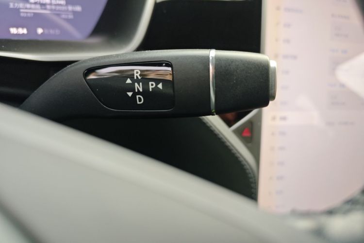 特斯拉 2017款 Model S 75D 标准续航版中控内饰18