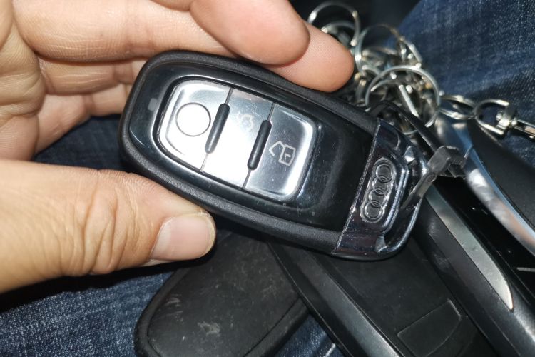 奥迪A4L 2019款 40 TFSI 时尚型 国VI中控内饰7001