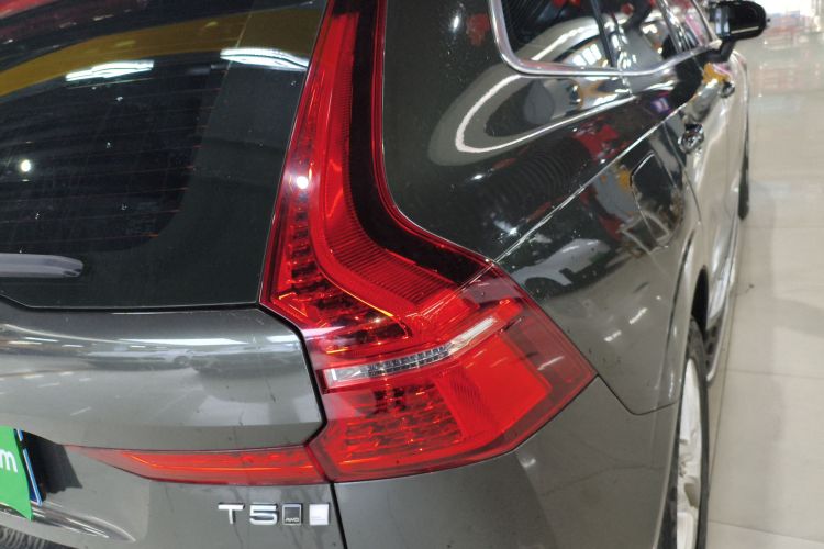 沃尔沃XC60 2019款 T5 四驱智逸版 国VI车身外观6006