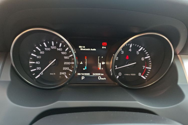 路虎 揽胜极光(进口) 2015款 2.0T NW8 Brit限量版中控内饰14