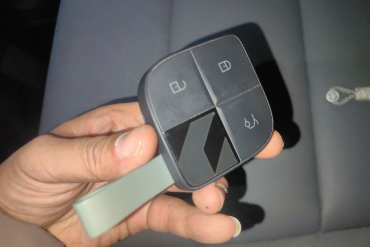 领克08 EM-P 2025款 120km 长续航Halo中控内饰11