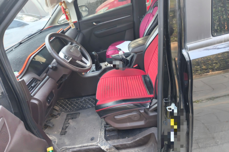 BAW北汽制造 锐胜王牌M7 2023款 2.0L 长轴行政版 9座中控内饰19