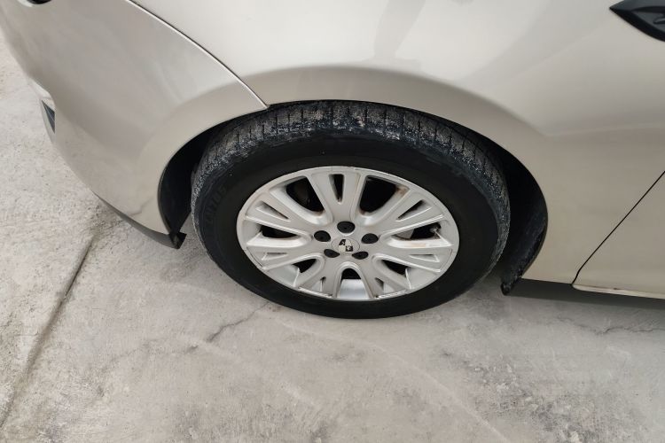 荣威550 2013款 经典版 550 1.8L 自动风尚型车身外观6007