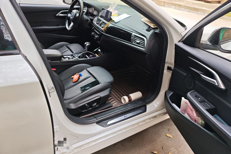 宝马1系 2019款 118i M运动套装局部细节9005