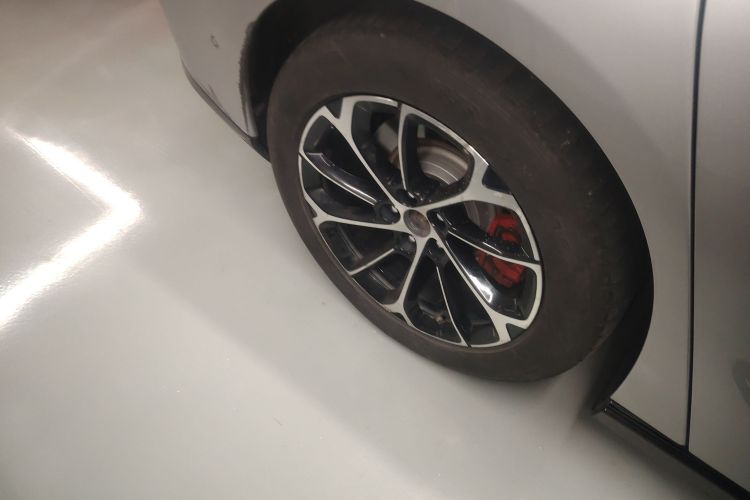 小鹏P7 2022款 625E车身外观6008