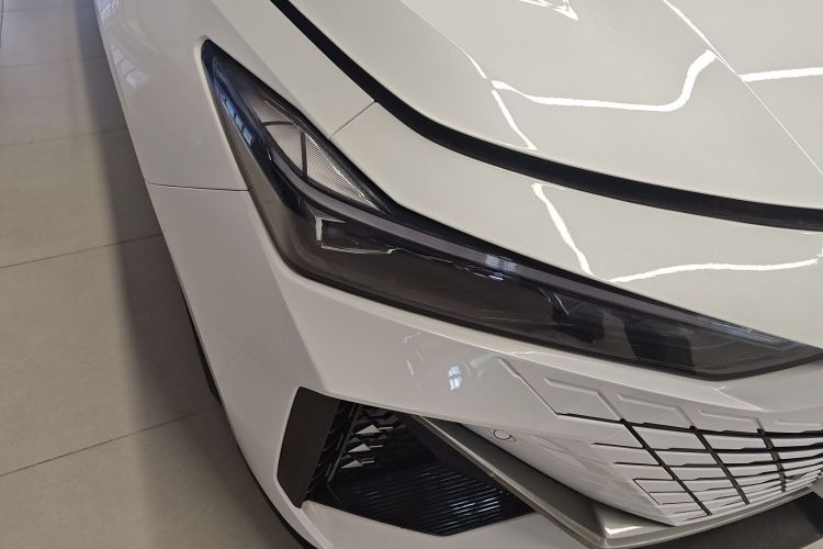 长安UNI-V 2024款 1.5T 高能版车身外观8