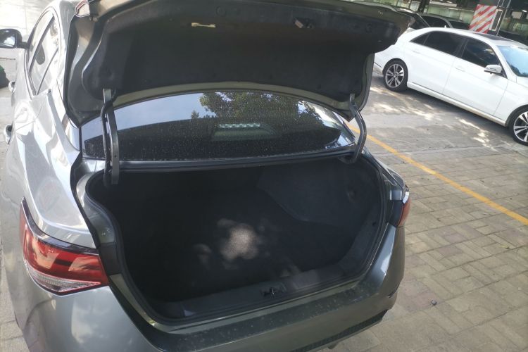 日产 轩逸 2021款 1.6L XL CVT悦享版机舱底盘23