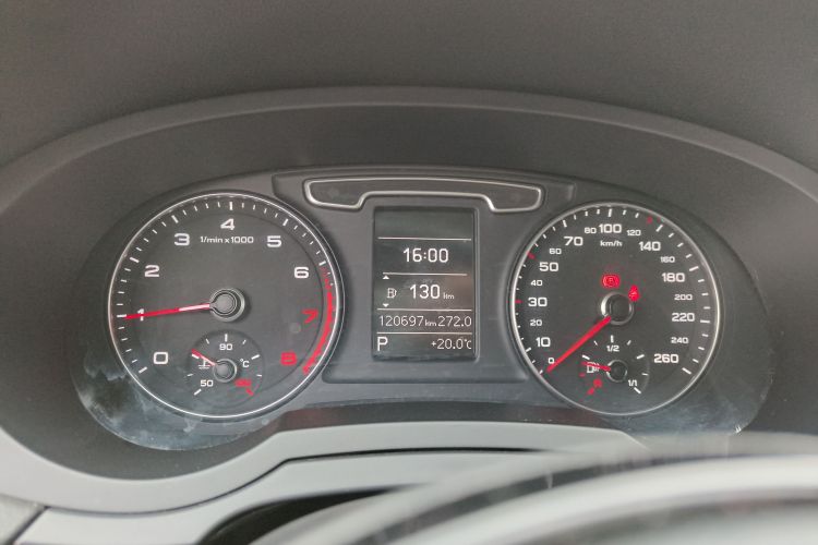 奥迪Q3 2015款 30 TFSI 进取型中控内饰14