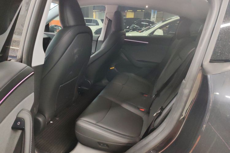 特斯拉 Model Y 2025款 后轮驱动版中控内饰7004