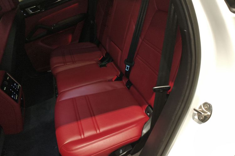 保时捷 Cayenne新能源 2023款 Cayenne E-Hybrid 2.0T 铂金版中控内饰7004