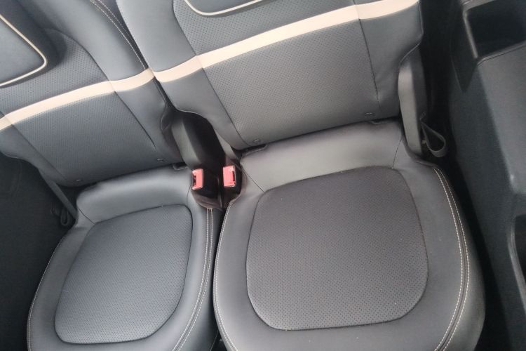 宝骏KiWi EV 2022款 设计师轻享版 三元锂中控内饰7004